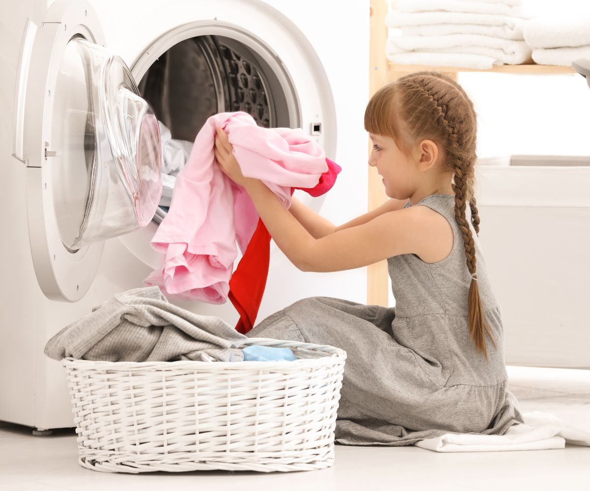 Young girl making the laundry.