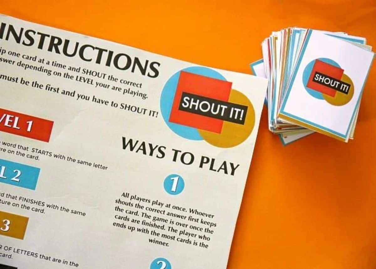 Family game Shout It! instruction and play cards.
