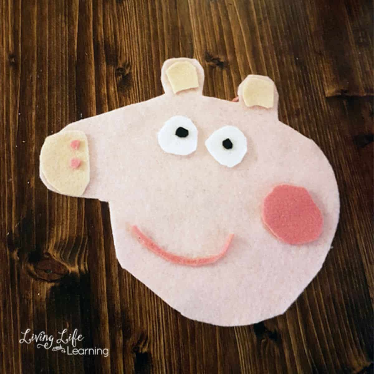 Peppa pig insipred christmas decor on a wooden table.