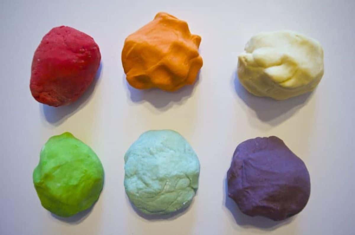 6 balls of different colored playdough