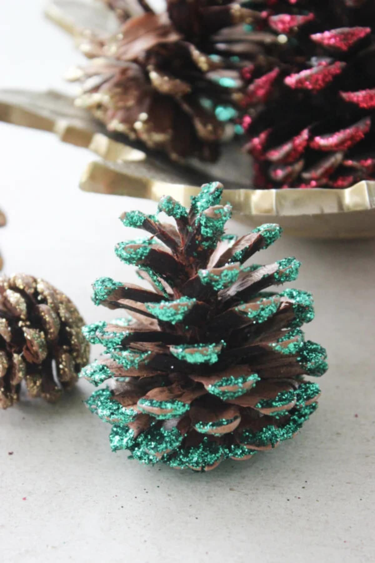Green glitter pine cone