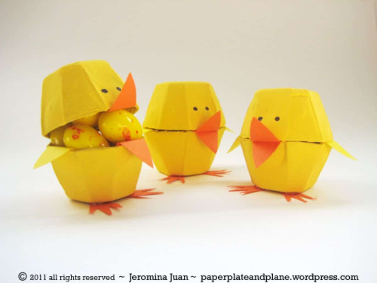 Show off Your Crafts With Egg Carton Chicks